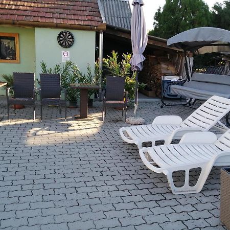 Attila Vendeghaz Tapioszentmarton Hotel Exterior photo
