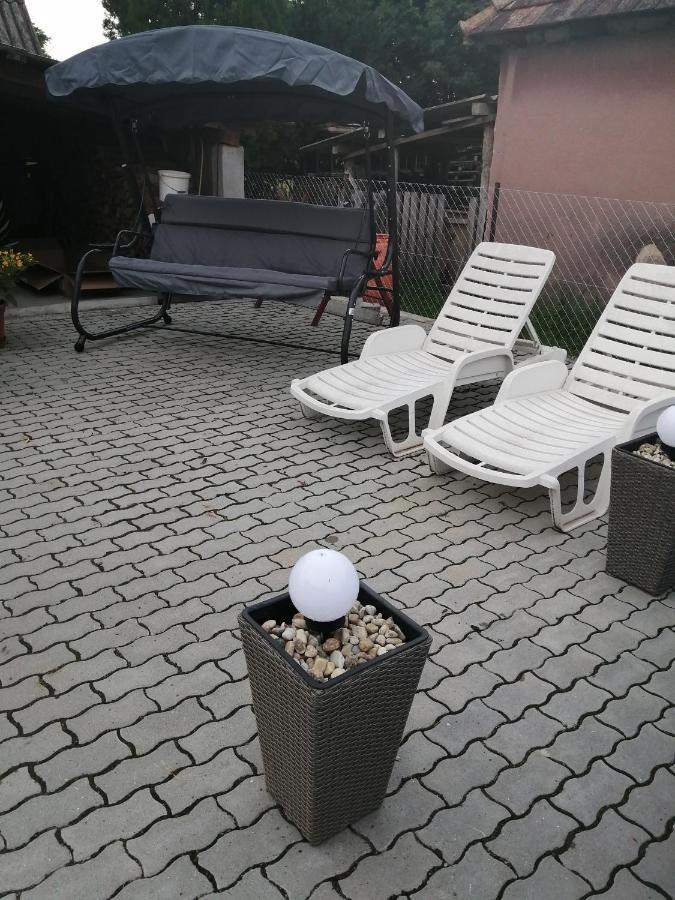 Attila Vendeghaz Tapioszentmarton Hotel Exterior photo